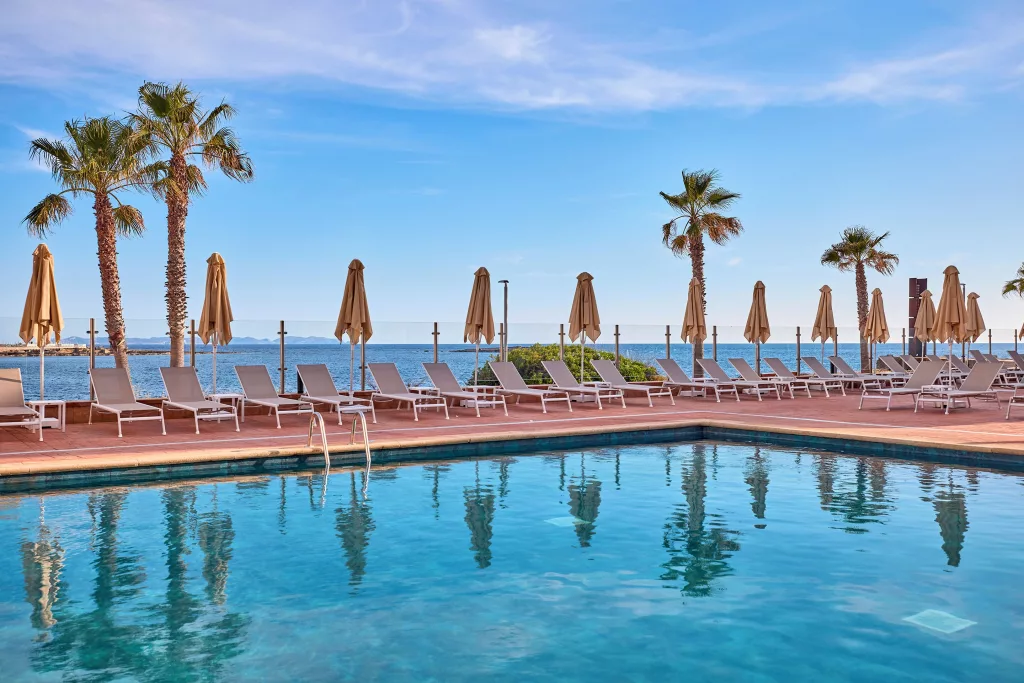 Universal Beach Hotel Romantica Pool
